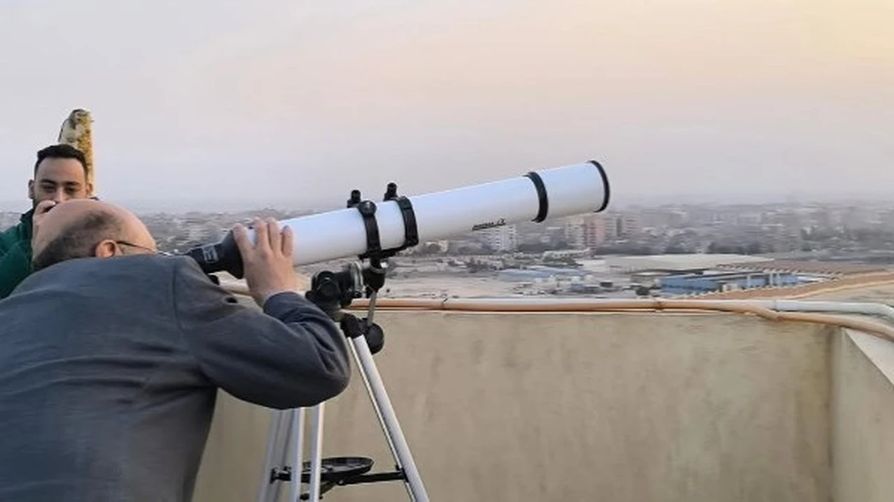 ظروف جوية غير مستقرة تؤثر على رصد هلال عيد الفطر في بعض المناطق